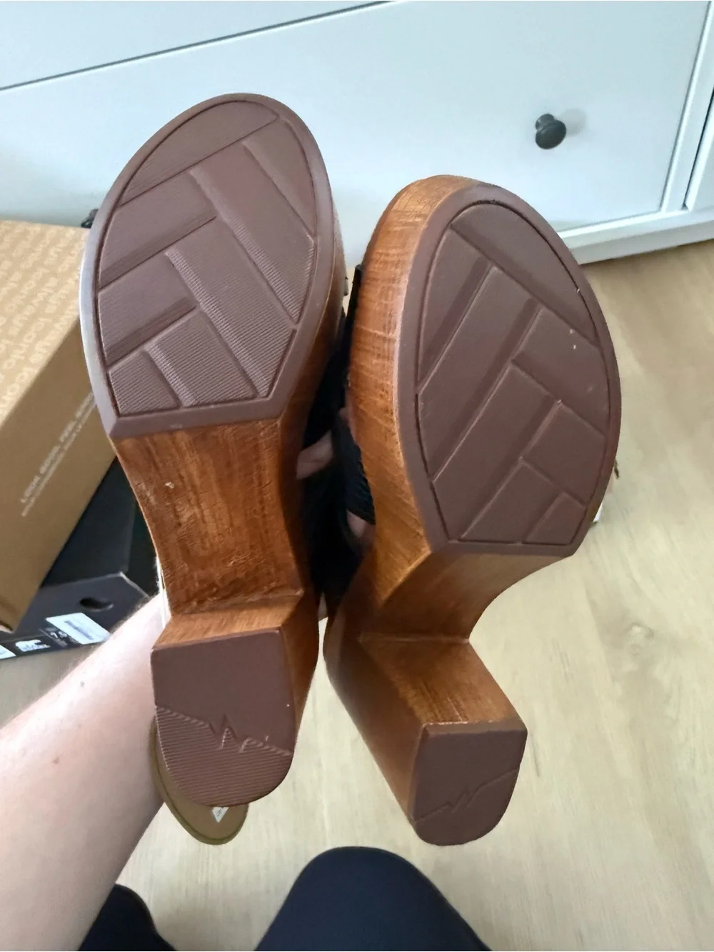 White Mountain Black Croc-Texture Platform Mules NWT